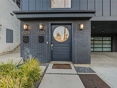626 Longfellow Avenue — A coastal home designed around light.