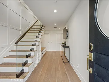 626 Longfellow Avenue — Vertical planning creates distinct moments.